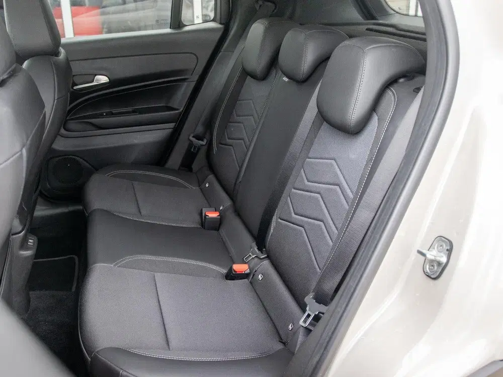 Jeep Avenger 1.2 e-Hybrid Summit uit 2025, foto 11