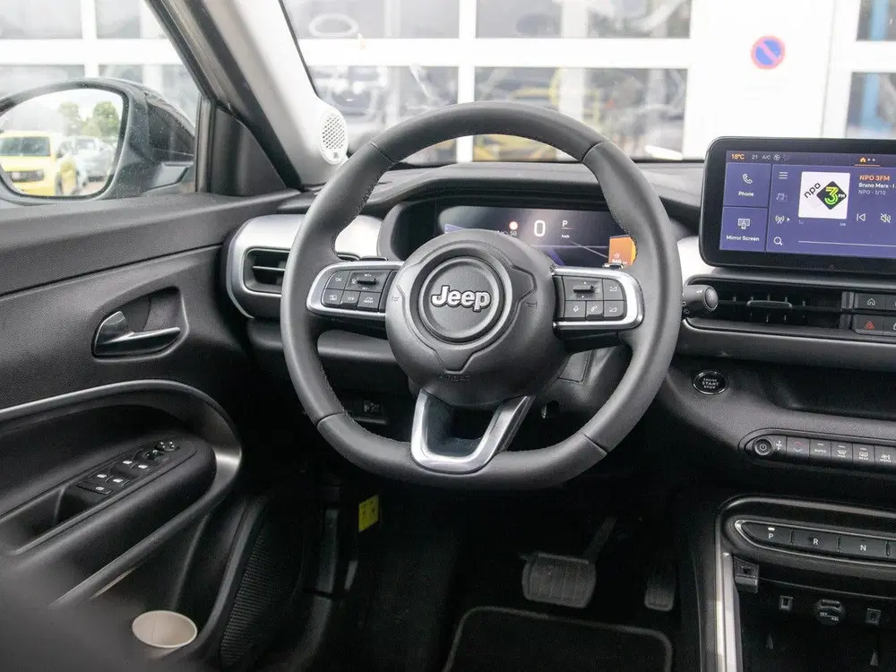 Jeep Avenger 1.2 e-Hybrid Summit uit 2025, foto 13