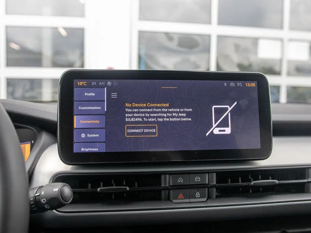 Jeep Avenger 1.2 e-Hybrid Summit uit 2025, foto 16