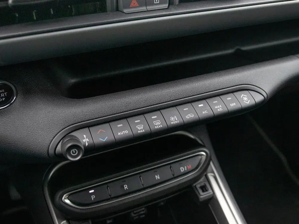 Jeep Avenger 1.2 e-Hybrid Summit uit 2025, foto 17