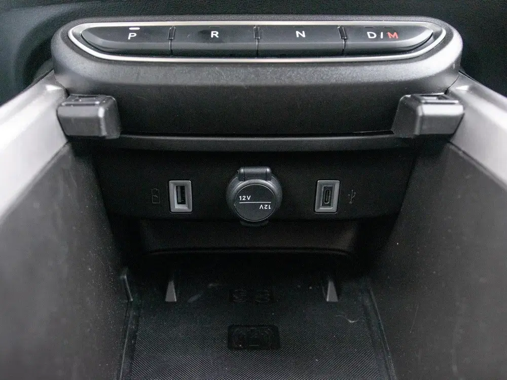 Jeep Avenger 1.2 e-Hybrid Summit uit 2025, foto 19