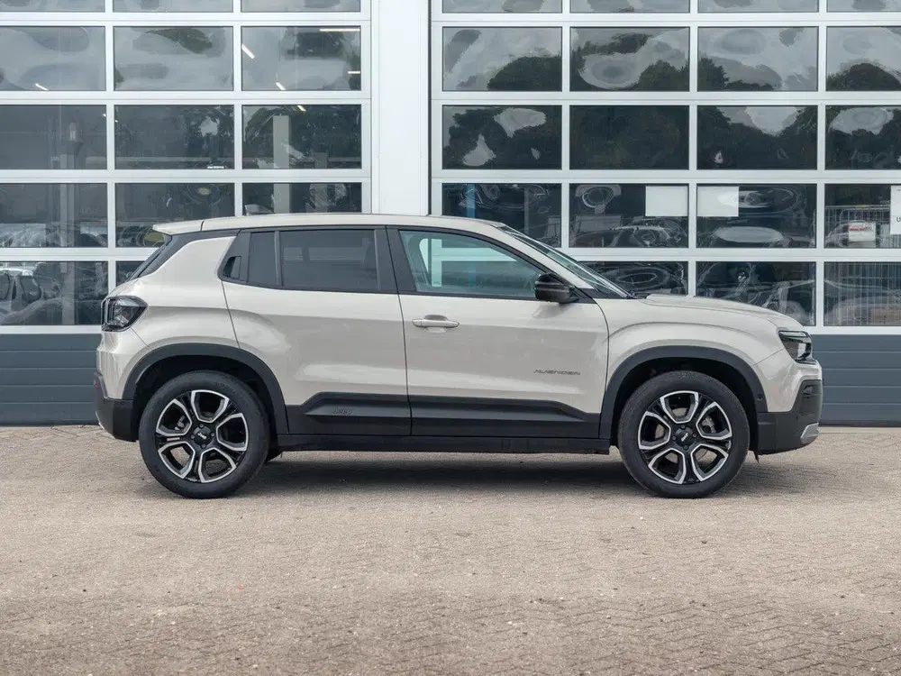 Jeep Avenger 1.2 e-Hybrid Summit uit 2025, foto 4