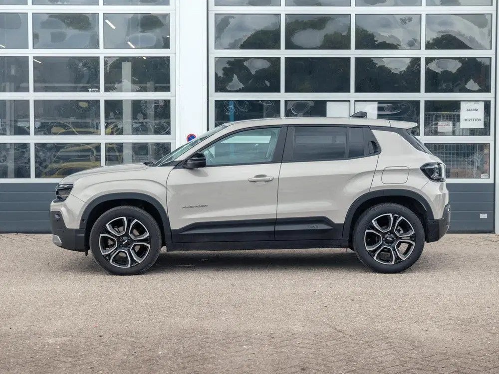 Jeep Avenger 1.2 e-Hybrid Summit uit 2025, foto 8