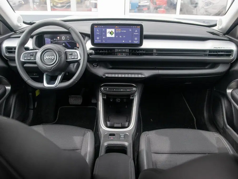 Jeep Avenger 1.2 e-Hybrid Summit uit 2025, foto 9