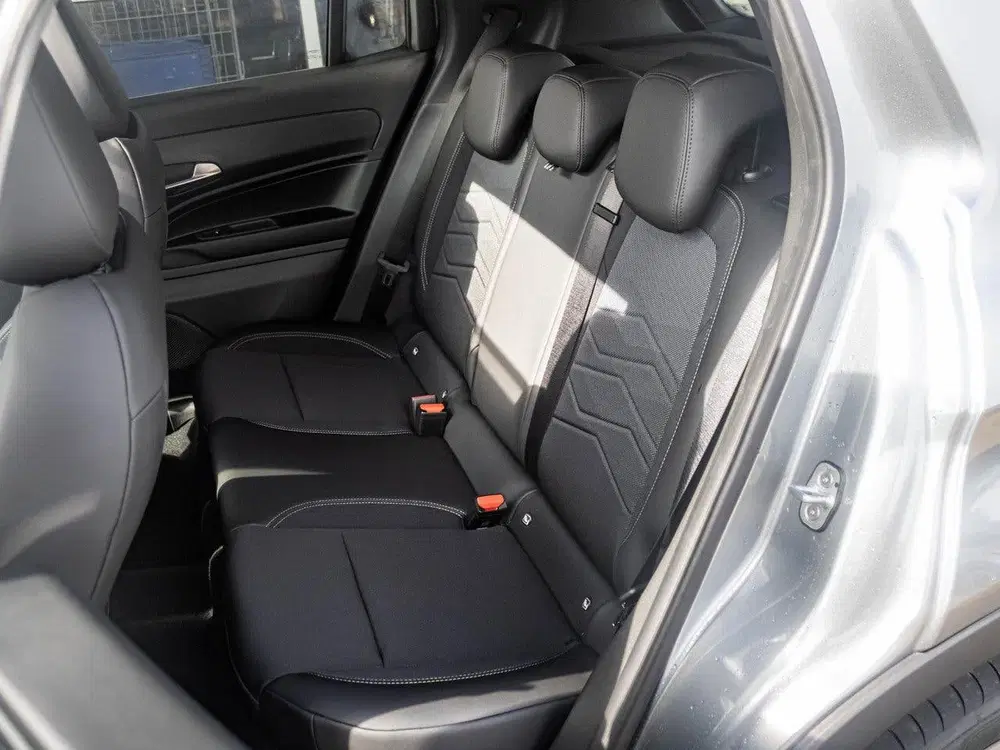 Jeep Avenger 1.2 e-Hybrid Summit uit 2025, foto 11