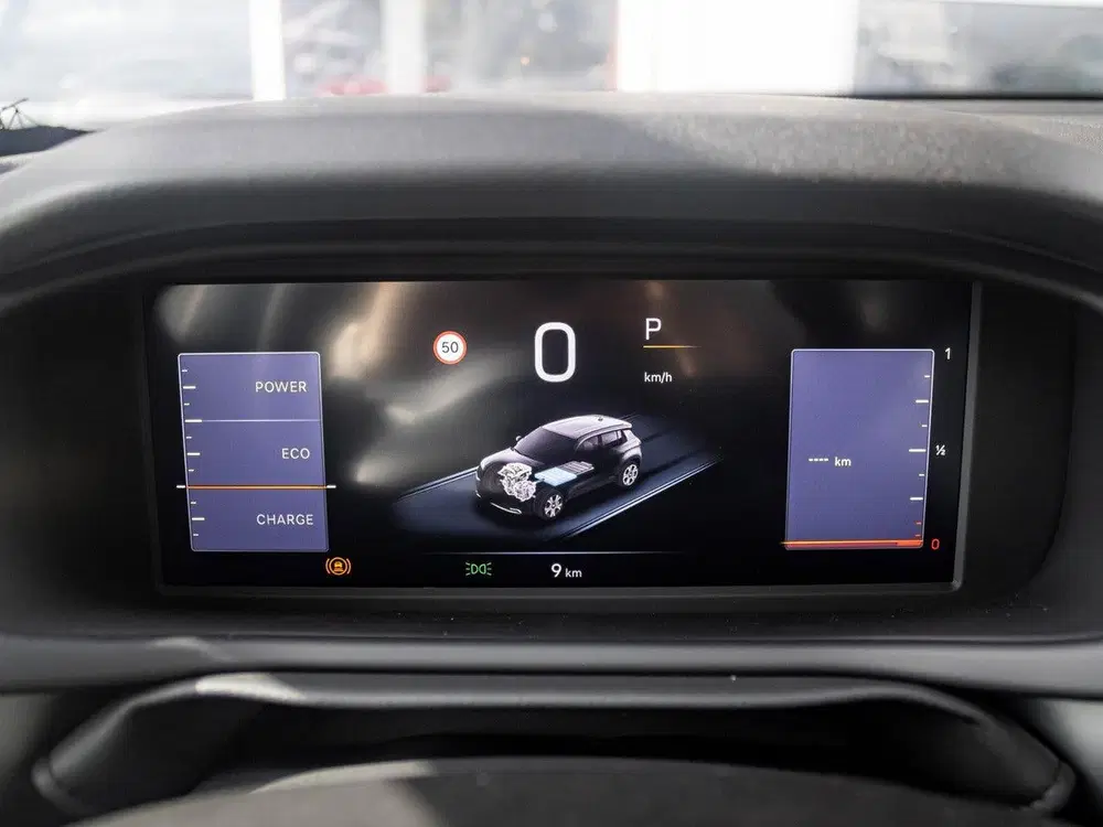 Jeep Avenger 1.2 e-Hybrid Summit uit 2025, foto 12