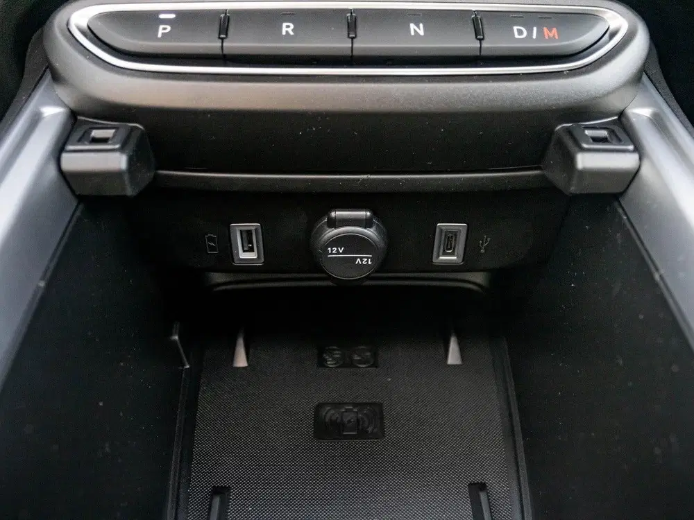Jeep Avenger 1.2 e-Hybrid Summit uit 2025, foto 18