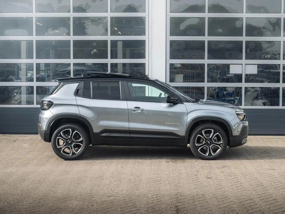 Jeep Avenger 1.2 e-Hybrid Summit uit 2025, foto 4