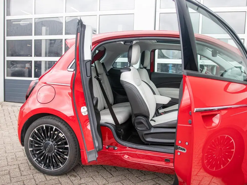 Fiat 500e 3+1 La Prima 42 kWh uit 2024, foto 13