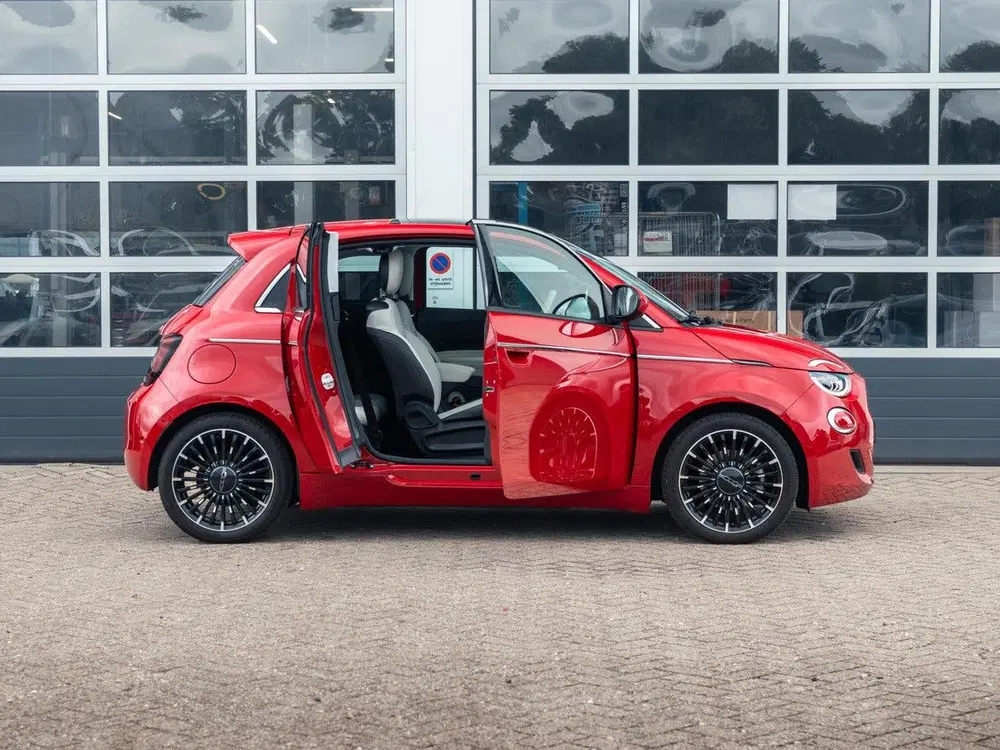 Fiat 500e 3+1 La Prima 42 kWh uit 2024, foto 5