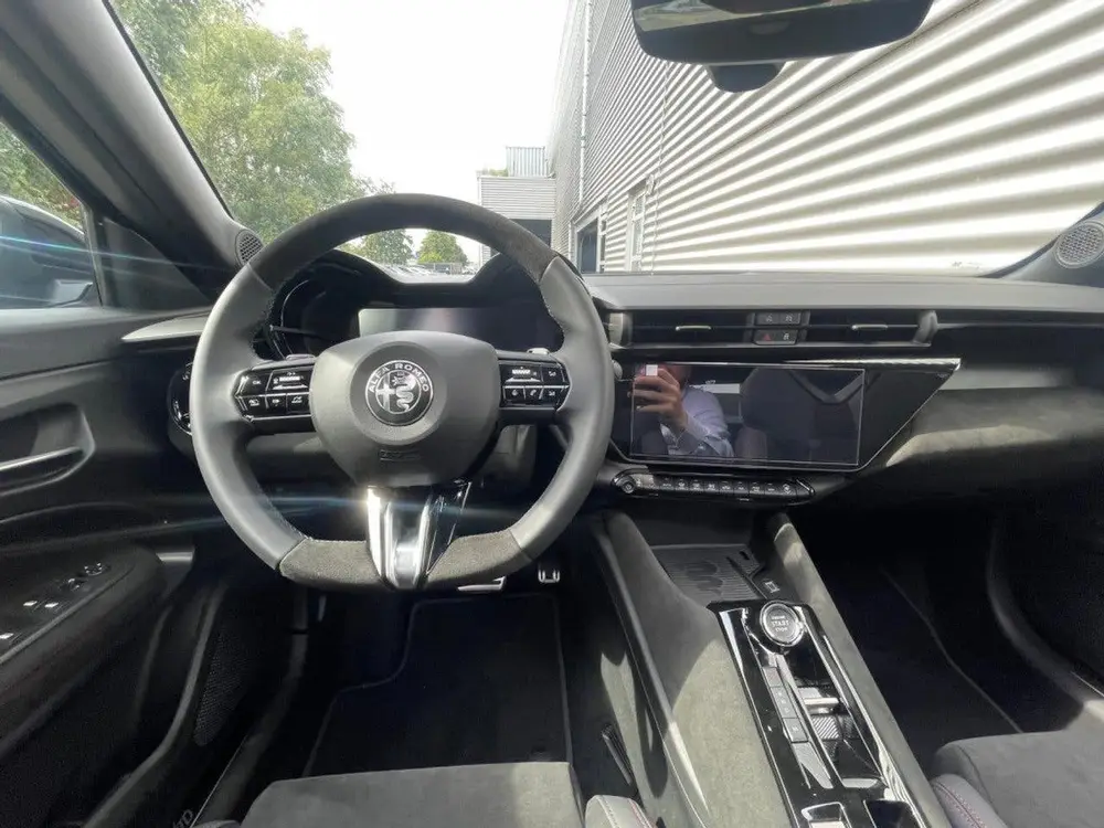 Alfa Romeo Junior 1.2 Turbo Hybrid 4WD Ibrida Q4 uit 2025, foto 10