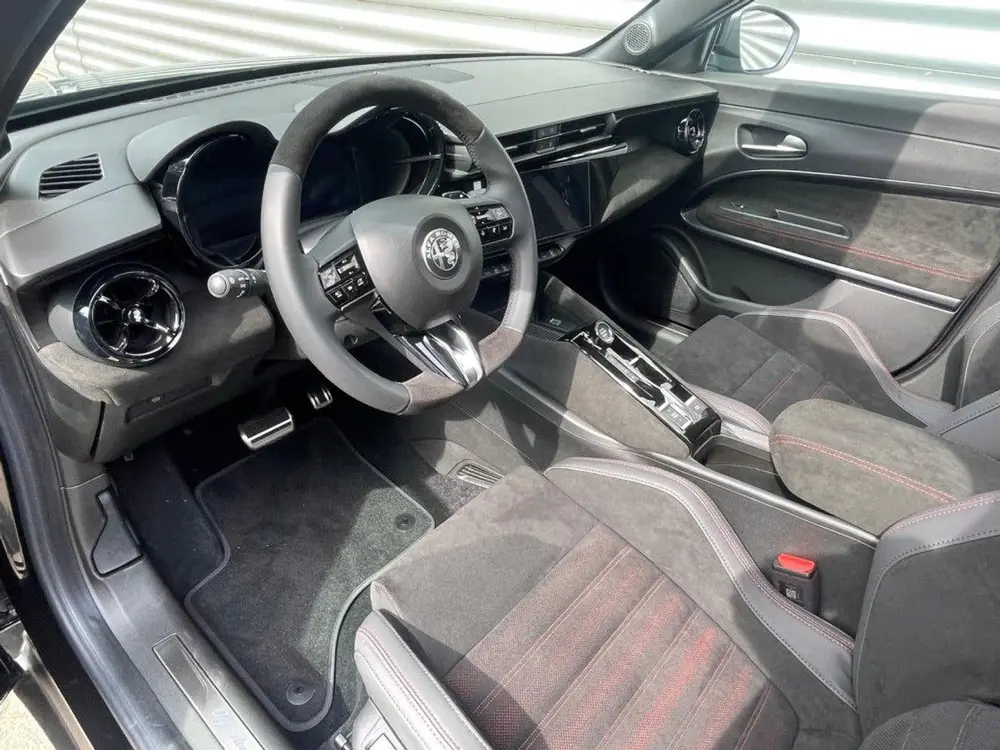 Alfa Romeo Junior 1.2 Turbo Hybrid 4WD Ibrida Q4 uit 2025, foto 12