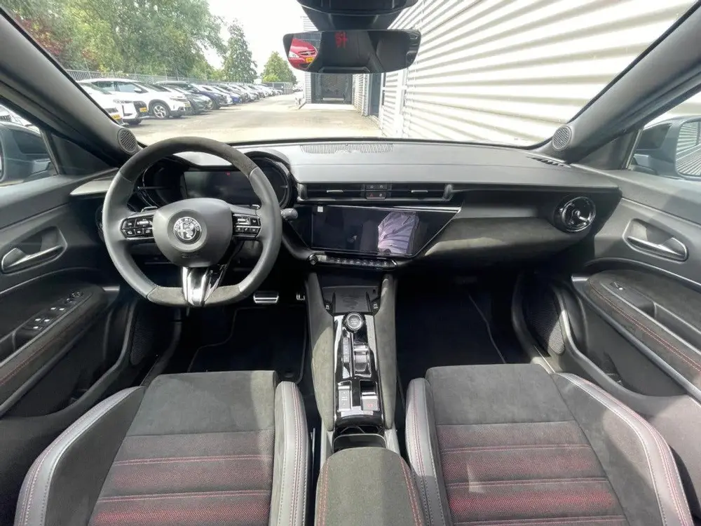 Alfa Romeo Junior 1.2 Turbo Hybrid 4WD Ibrida Q4 uit 2025, foto 9