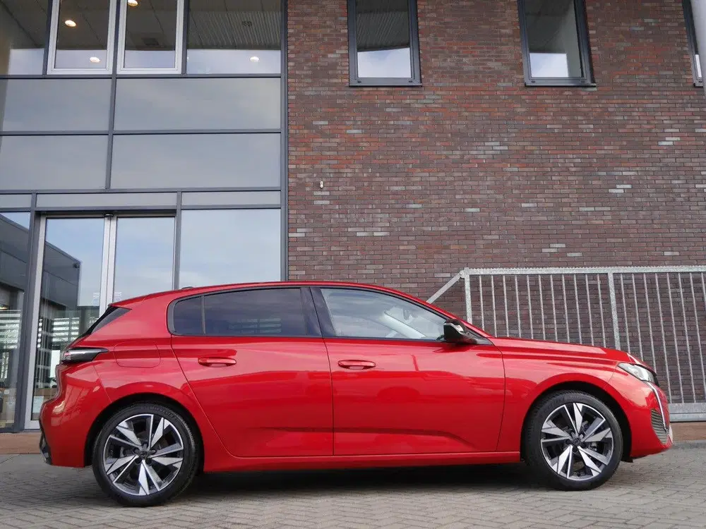 Peugeot 308 1.2 PureTech Allure uit 2023, foto 2