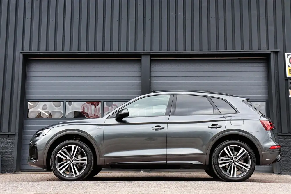 Audi Q5 55 TFSIe Quattro Competition 3x S-Line uit 2021, foto 2