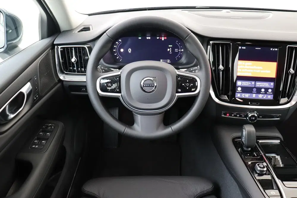 Volvo V60 T8 PLUG-IN HYBRID AWD PLUS PERFORMANCE ED. uit 2026, foto 2