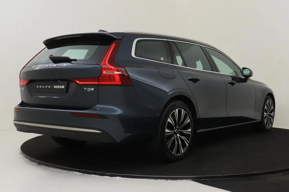 Volvo V60 T8 PLUG-IN HYBRID AWD PLUS PERFORMANCE ED. uit 2026, foto 3