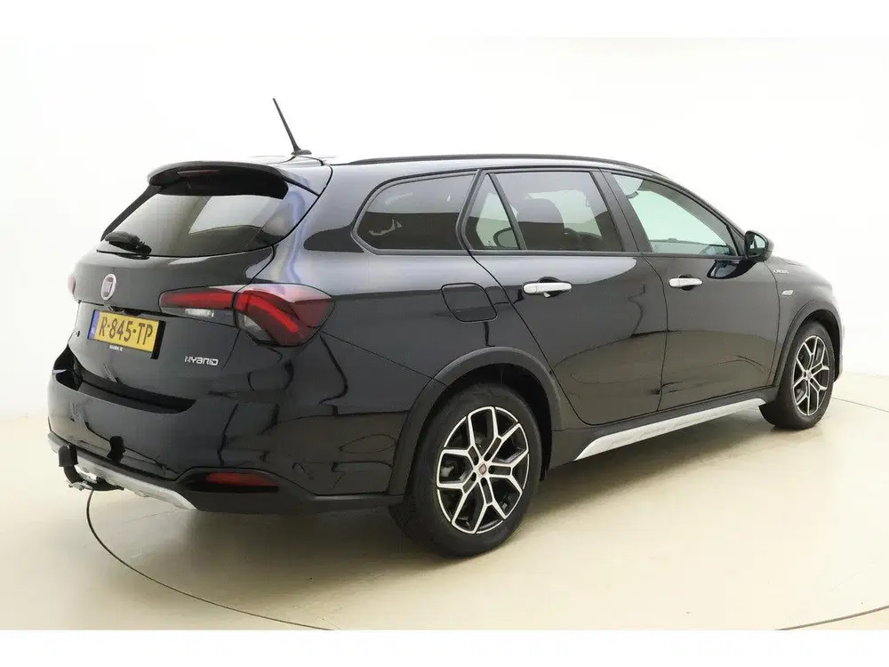 Fiat Tipo Stationwagon Cross 1.5 Hybrid Automaat uit 2022, foto 2
