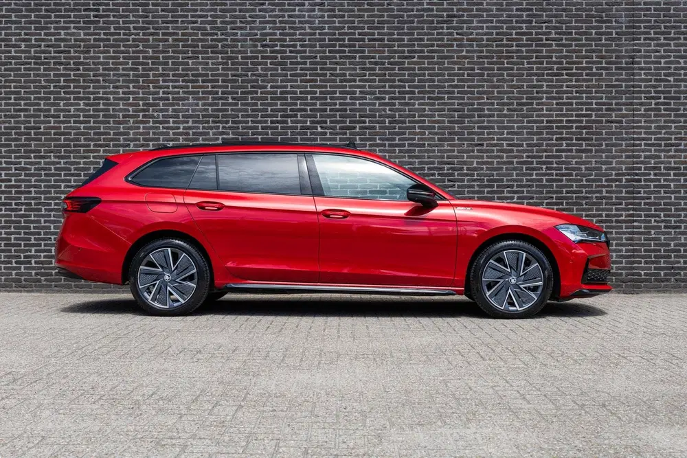 Skoda Superb 1.5 TSI 204pk PHEV Sportline Business uit 2025, foto 3