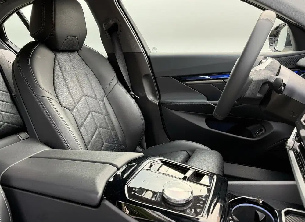 BMW i5 eDrive40 84 kWh uit 2024, foto 2