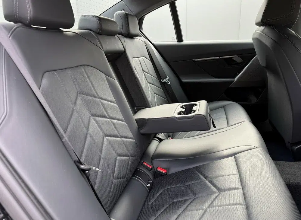 BMW i5 eDrive40 84 kWh uit 2024, foto 9
