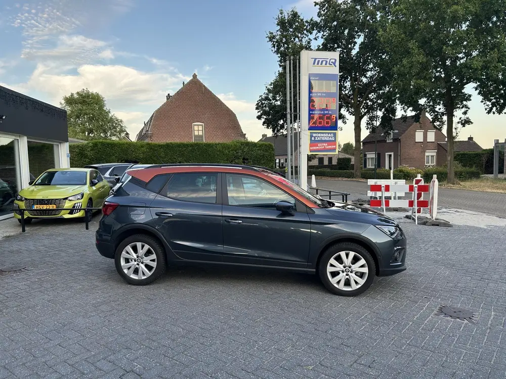 SEAT Arona 1.0 TSI Style Business Intense uit 2019, foto 3