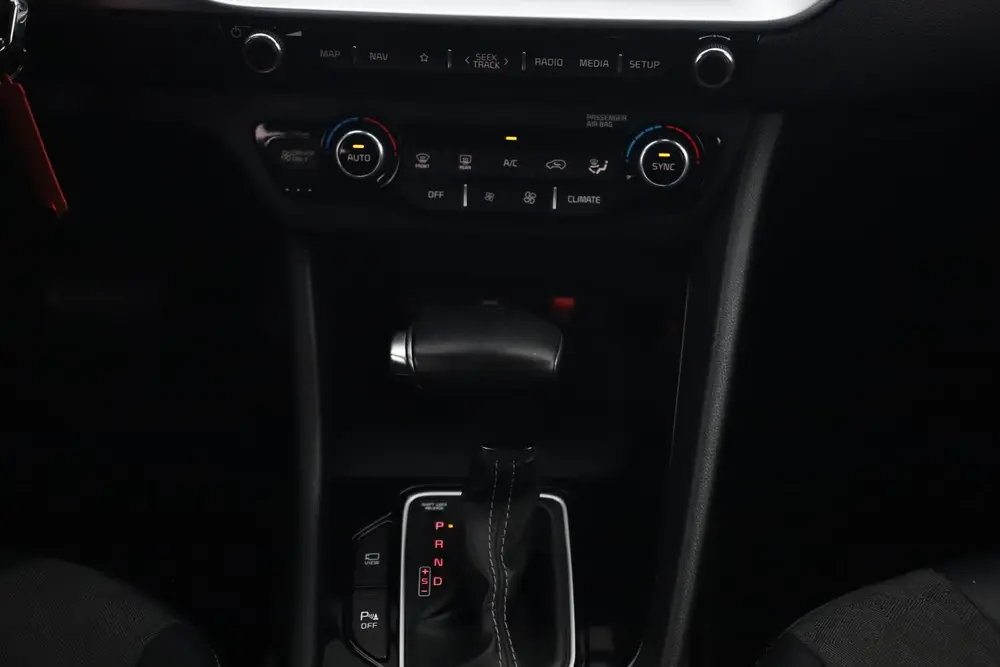 Kia Niro 1.6 GDi Hybrid DynamicLine 140PK Automaat Half Lede uit 2019, foto 14