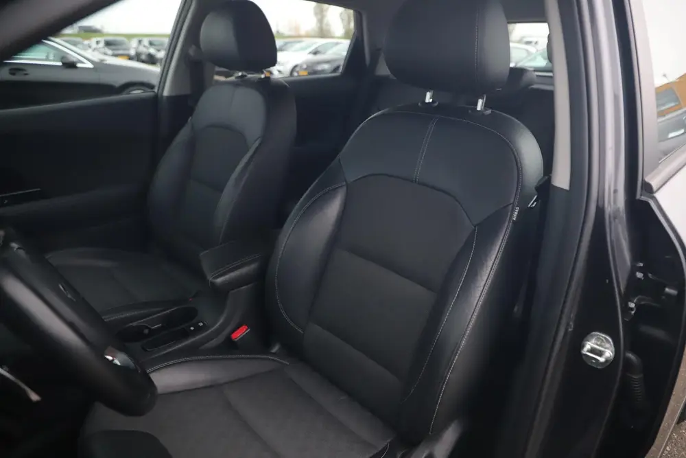 Kia Niro 1.6 GDi Hybrid DynamicLine 140PK Automaat Half Lede uit 2019, foto 8