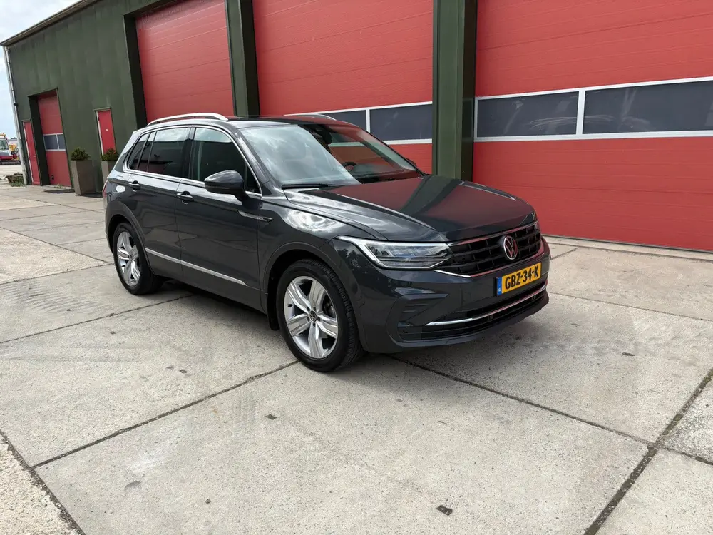 Volkswagen Tiguan 1.5 TSI elegance150pk DSG 2022 Grijs uit 2022, foto 2