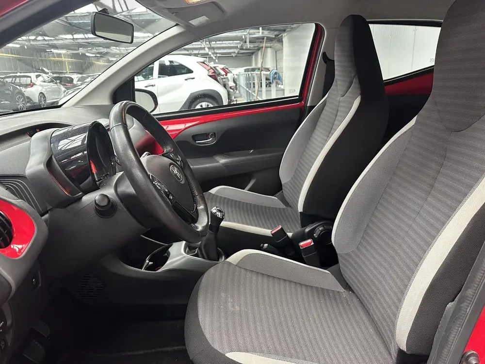 Toyota Aygo 1.0 VVT-i x-play limited Dealer onderhouden, App uit 2019, foto 2