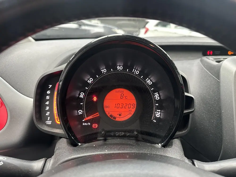 Toyota Aygo 1.0 VVT-i x-play limited Dealer onderhouden, App uit 2019, foto 3