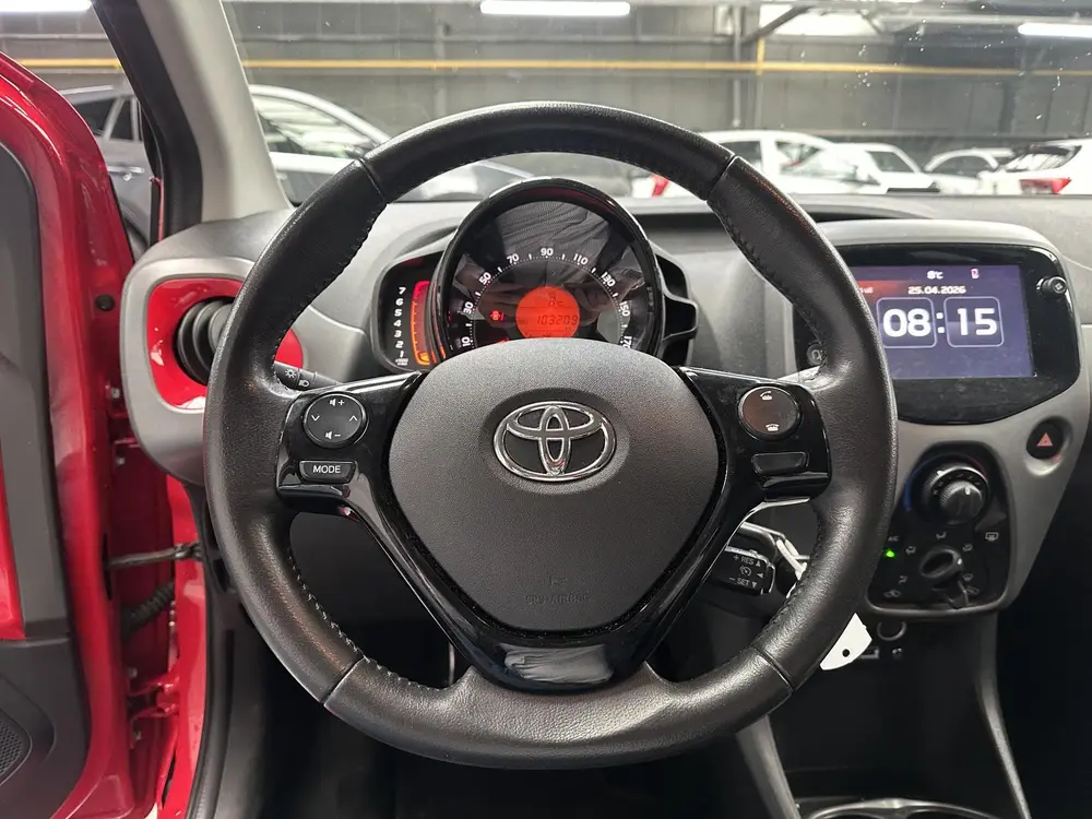 Toyota Aygo 1.0 VVT-i x-play limited Dealer onderhouden, App uit 2019, foto 9