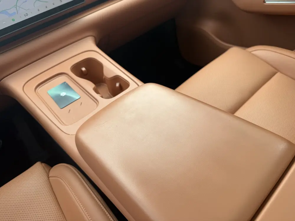 Leapmotor C10 Design REEV 28.4 kWh, PHEV | Leer | Pano | Cam uit 2025, foto 11