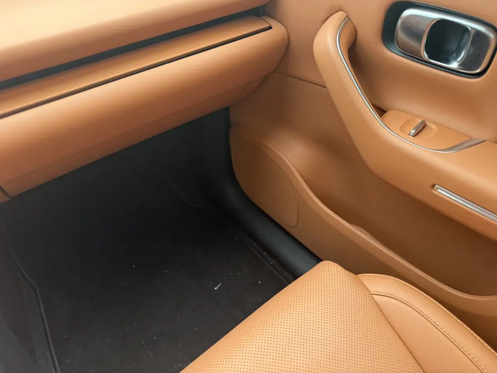 Leapmotor C10 Design REEV 28.4 kWh, PHEV | Leer | Pano | Cam uit 2025, foto 13
