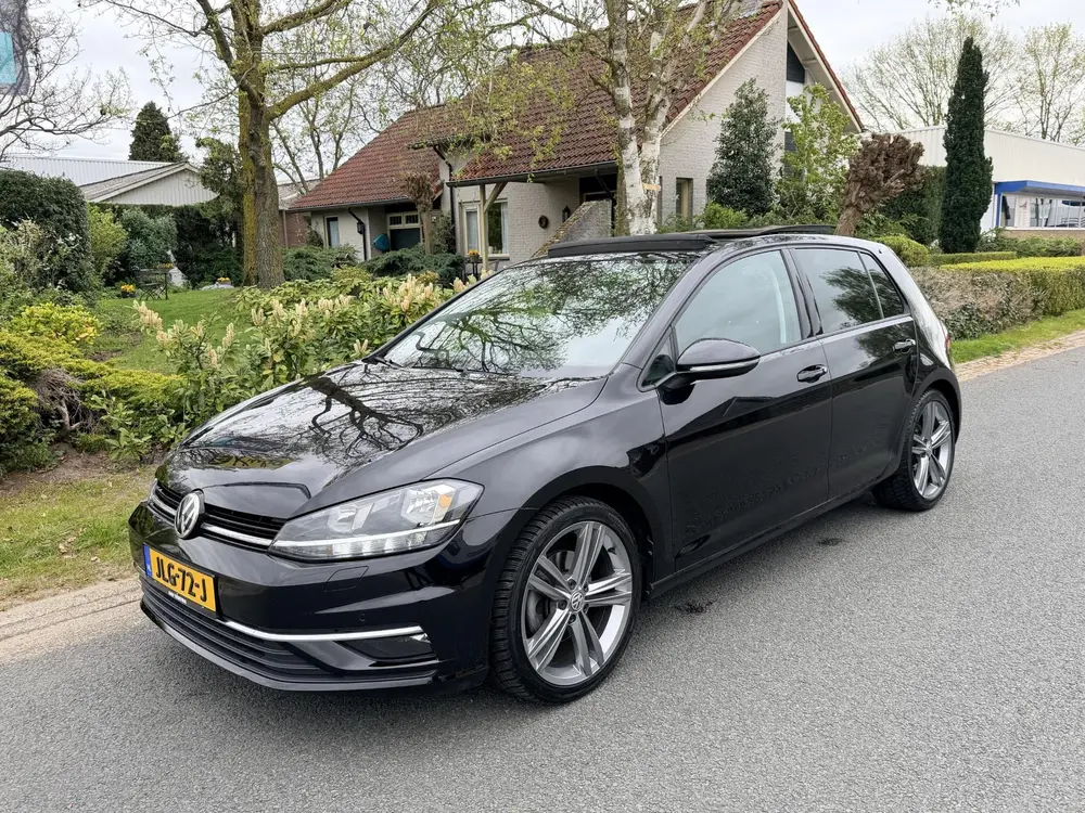 Volkswagen Golf 1.5 TSI DSG 150PK R-Line•Pano•Navi•Cam uit 2020