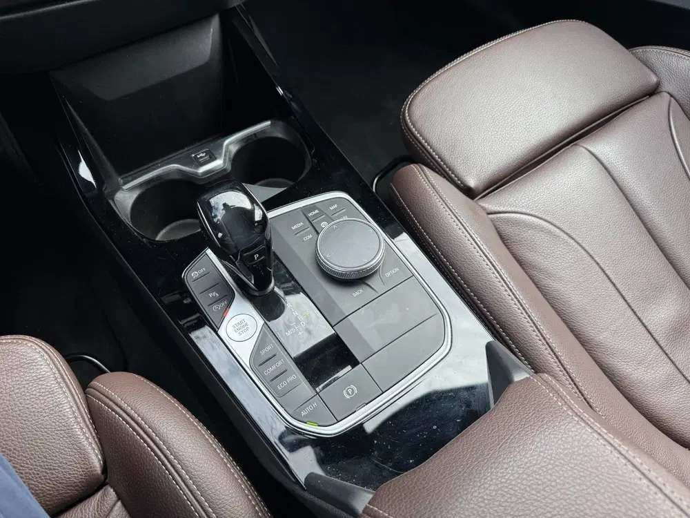 BMW 1-serie 118i High Executive edition uit 2020, foto 11