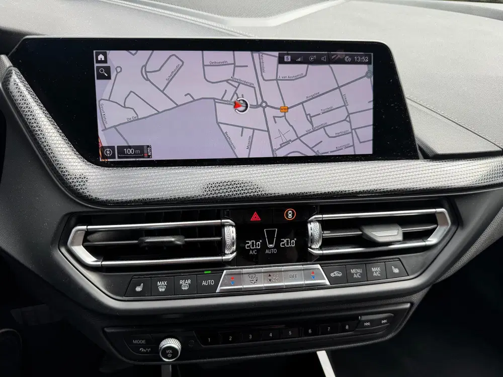 BMW 1-serie 118i High Executive edition uit 2020, foto 12