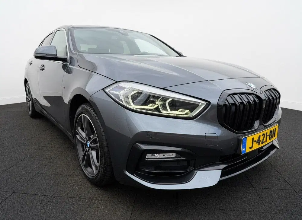 BMW 1-serie 118i High Executive edition uit 2020, foto 16