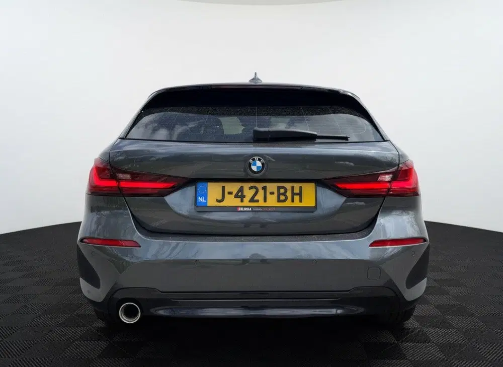 BMW 1-serie 118i High Executive edition uit 2020, foto 19