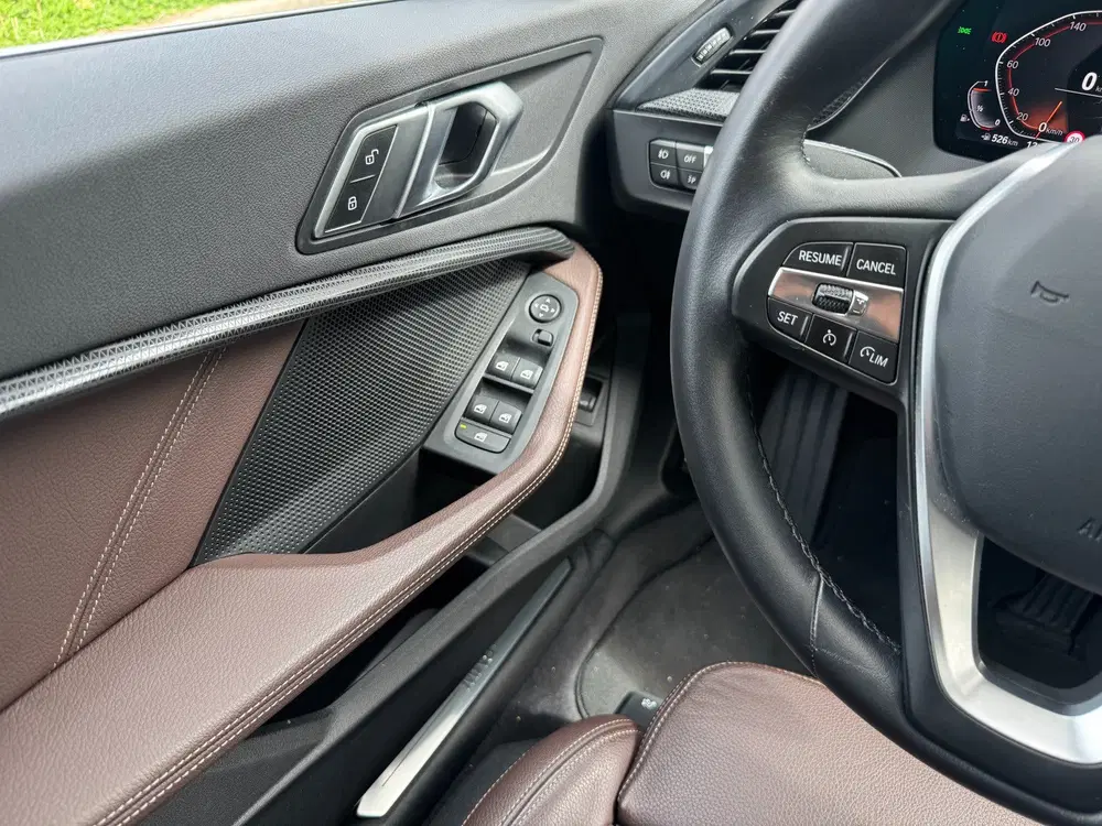 BMW 1-serie 118i High Executive edition uit 2020, foto 9
