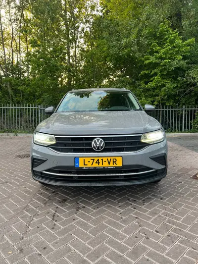 Volkswagen Tiguan 1.5 TSI 130pk 2021 Grijs uit 2021