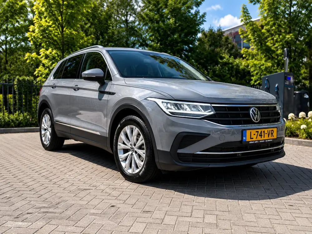 Volkswagen Tiguan 1.5 TSI 130pk 2021 Grijs uit 2021, foto 2