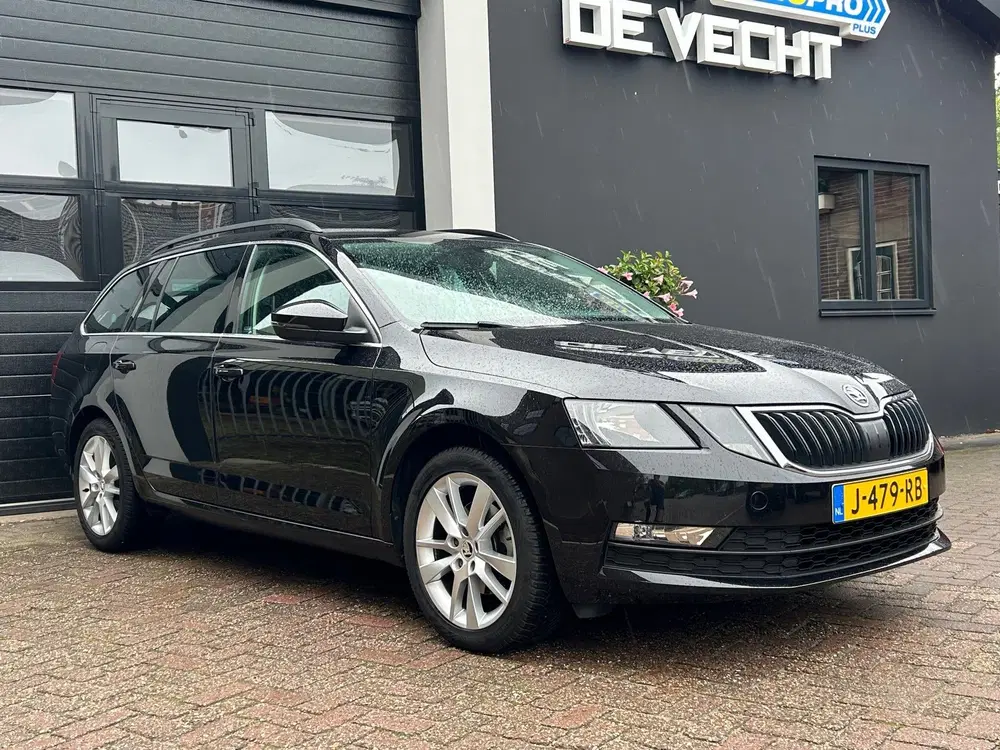 Skoda Octavia 1.5 TSI Greentech Sport Business Navi uit 2020, foto 2