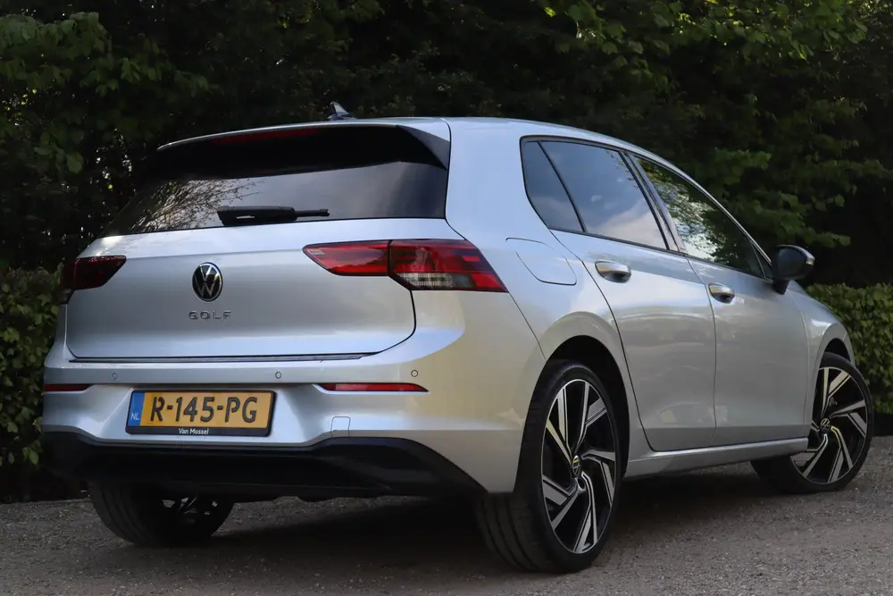 Volkswagen Golf 1.0 TSI Life | Sfeerverlichting | ACC | Carp uit 2022, foto 2