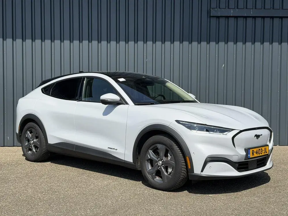 Ford Mustang Mach-E RWD 75 kWh uit 2022, foto 2