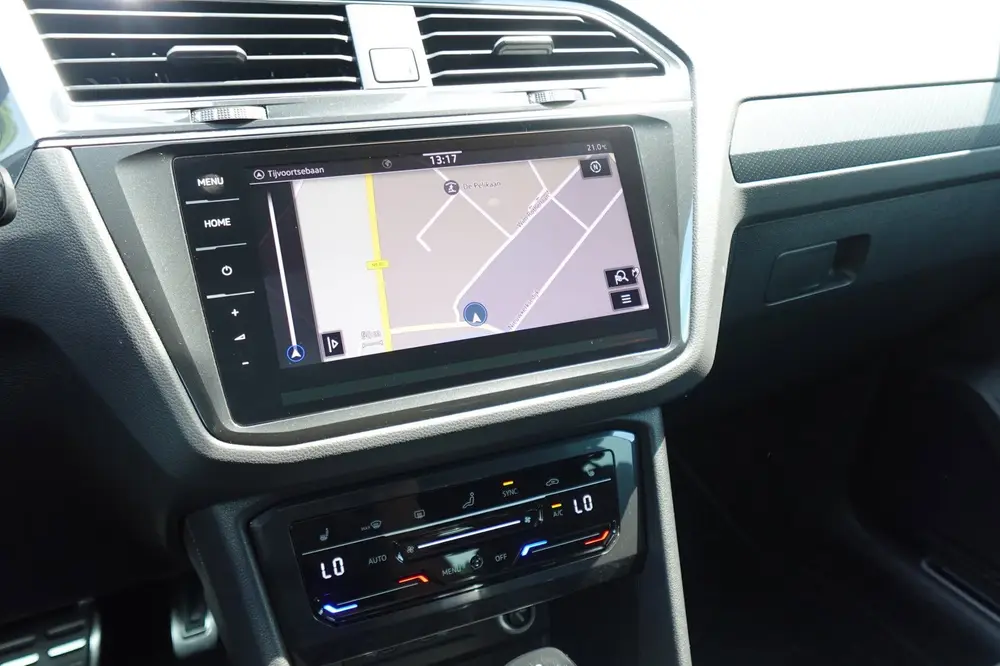 Volkswagen Tiguan 1.5 TSI R-Line PANO KEYLESS VOL' uit 2021, foto 19