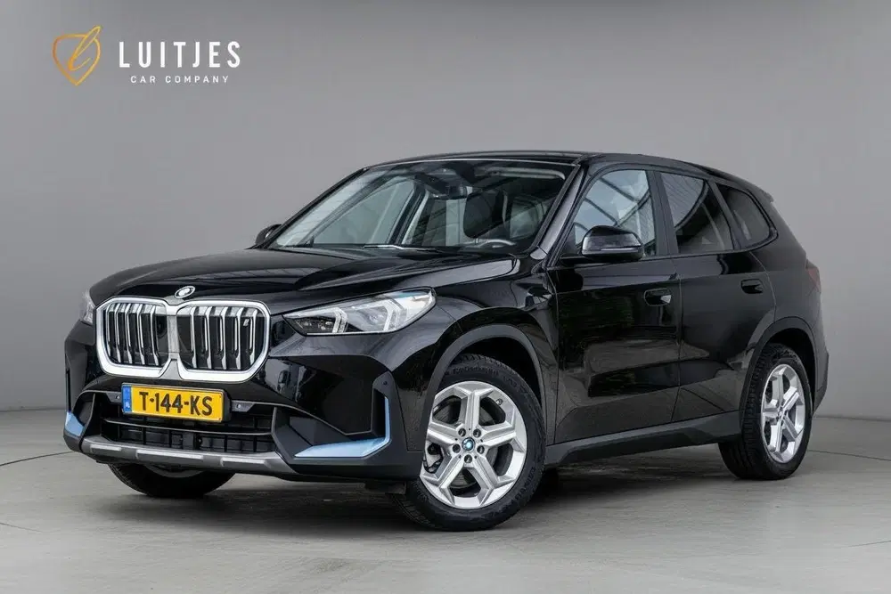 BMW iX1 xDrive30 Launch Edition 67 kWh Camera uit 2023