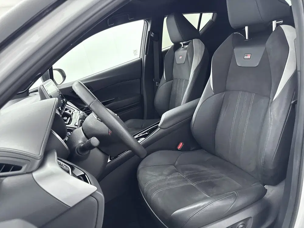 Toyota C-Hr 2.0 Hybrid GR-Sport uit 2021, foto 19