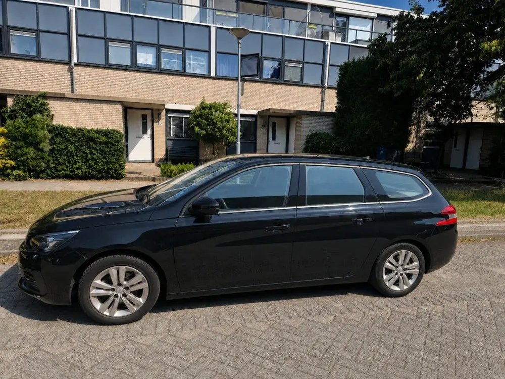 Peugeot 308 1.2 Puretech 110pk S&S 2020 Zwart uit 2020