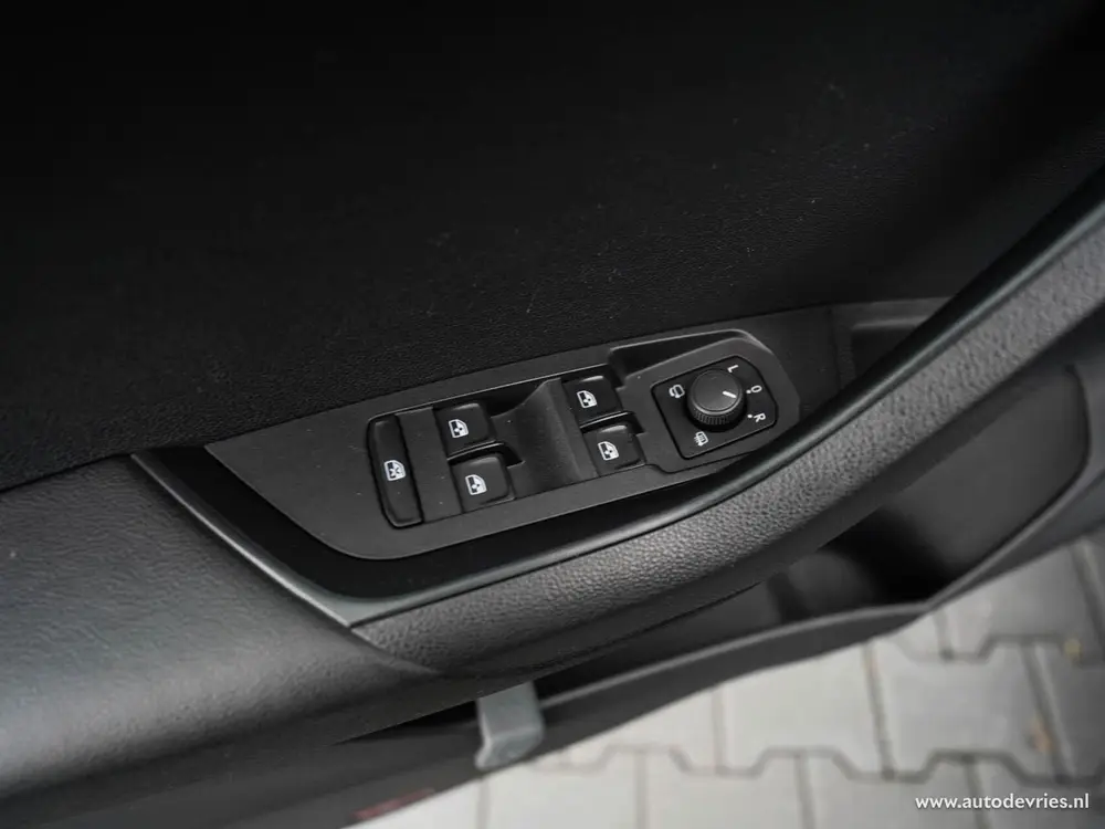 Skoda Karoq 1.0 TSI 116pk Clever Edition | ECC | Navigatie | uit 2019, foto 19